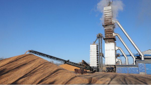 烘糧噸成本降至28元！300噸烘干塔用上秸稈直燃熱風爐，相比燃煤一天節(jié)省一萬六！