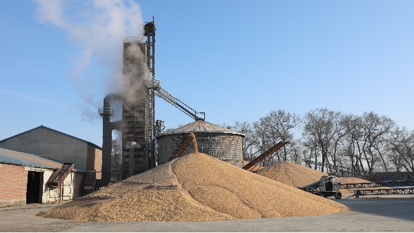 扭虧為盈，糧食烘干用上秸稈打捆直燃鍋爐就是省