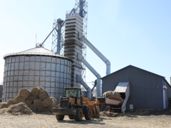 煤價上漲，糧食烘干用上生物質(zhì)秸稈大包直燃熱風爐，一年省下30萬
